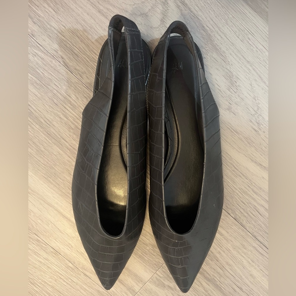 H&M Black Pointed Toe Flats with Textured Fabric